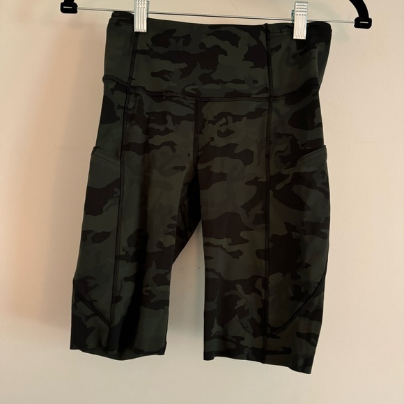 Lululemon Dark Green Camouflage Shorts - Picture 2 of 4